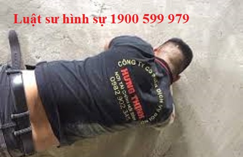 Con nợ hành hung nhân viên đòi nợ