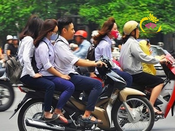 muc-phat-khong-doi-mu-bao-hiem-khi-tham-gia-giao-thong