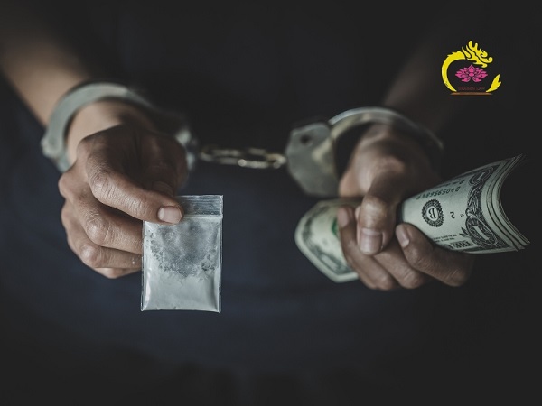 mua-ban-trai-phep-chat-ma-tuy-la-gi-1